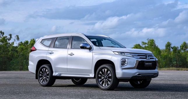 Mitsubishi Pajero Sport: Giá xe lăn bánh & đánh giá 11/2020
